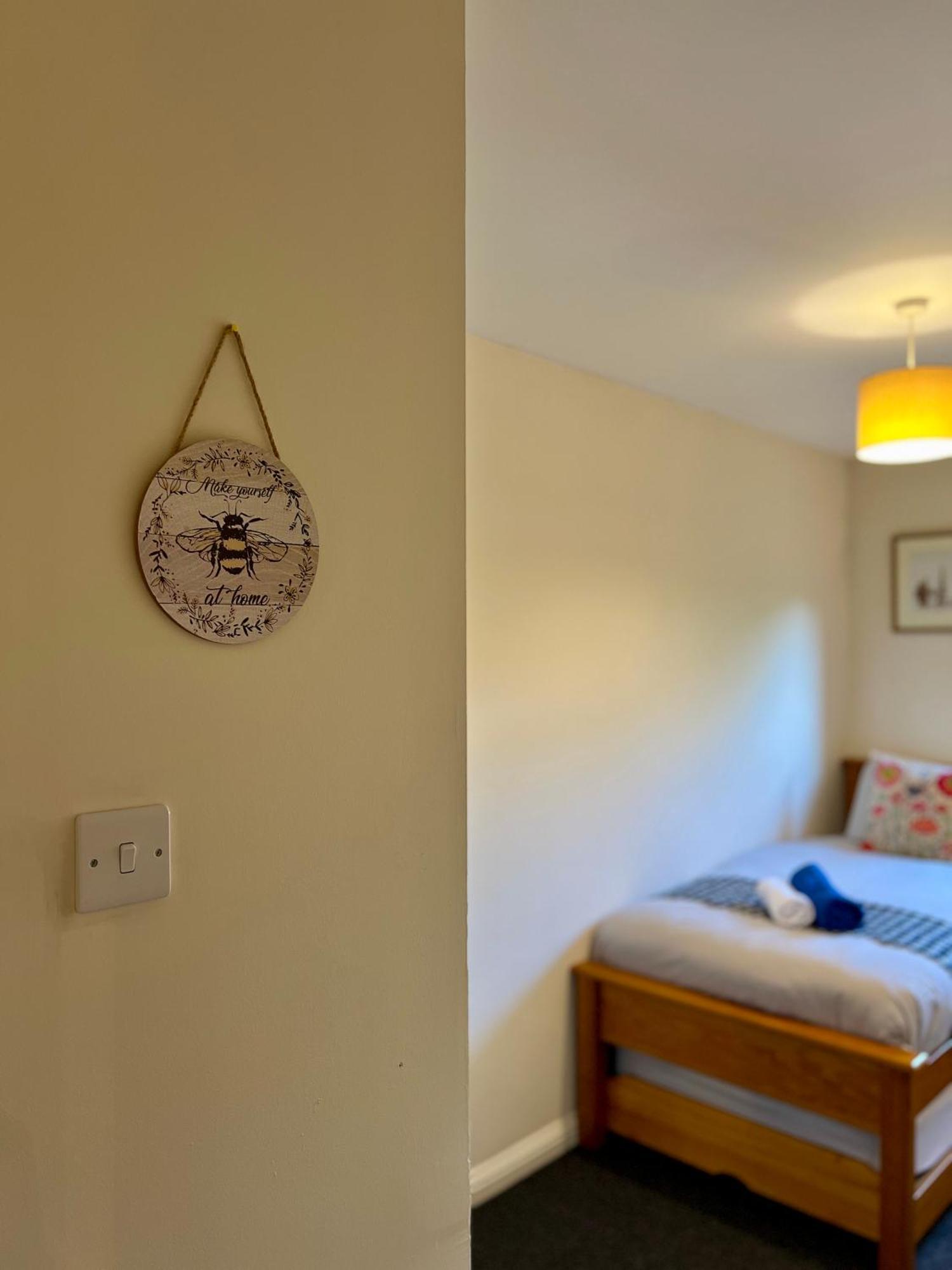 Stylish Modern Flat With Juliet Balcony & Parking Appartement Glasgow Buitenkant foto