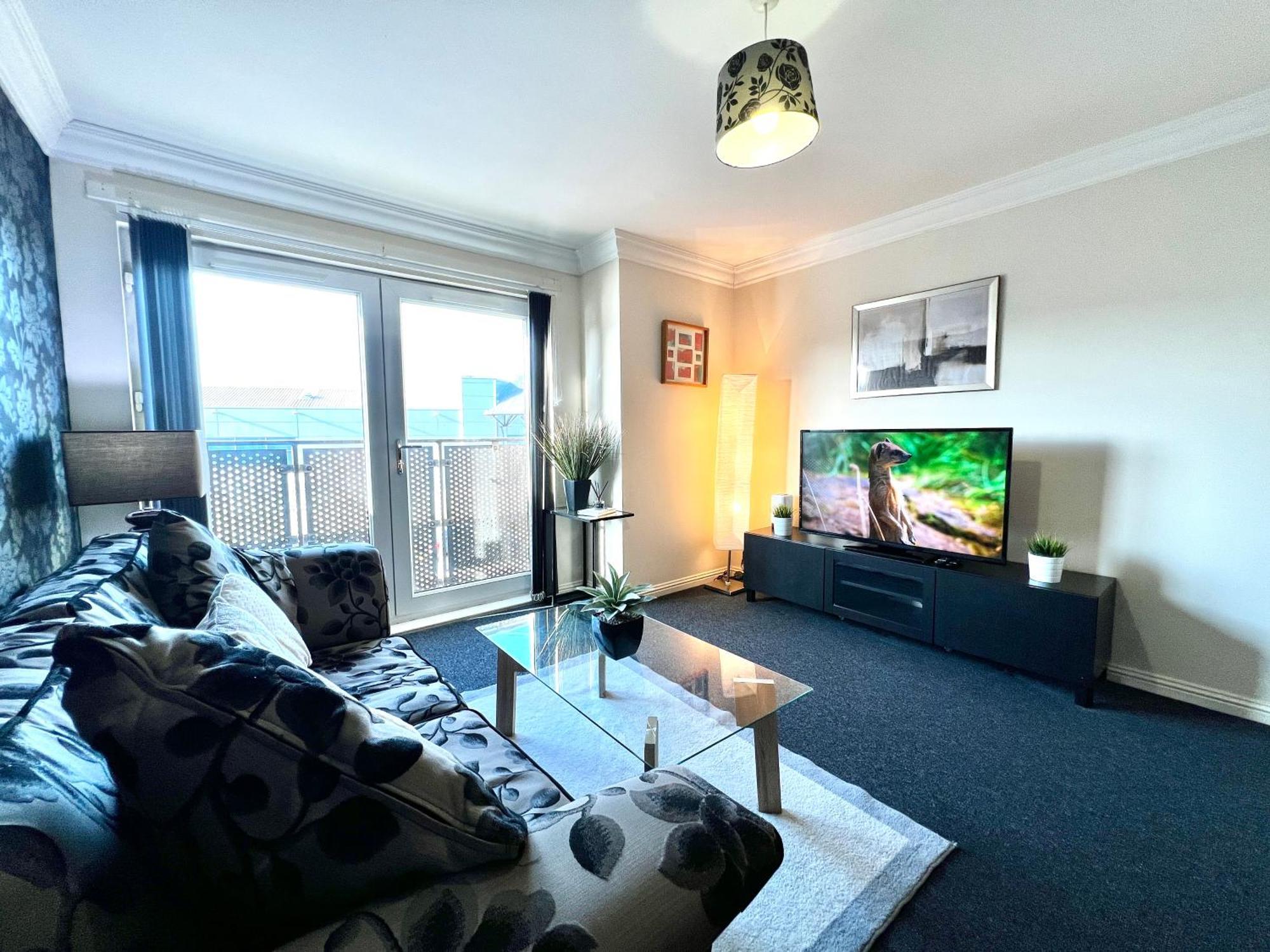 Stylish Modern Flat With Juliet Balcony & Parking Appartement Glasgow Buitenkant foto