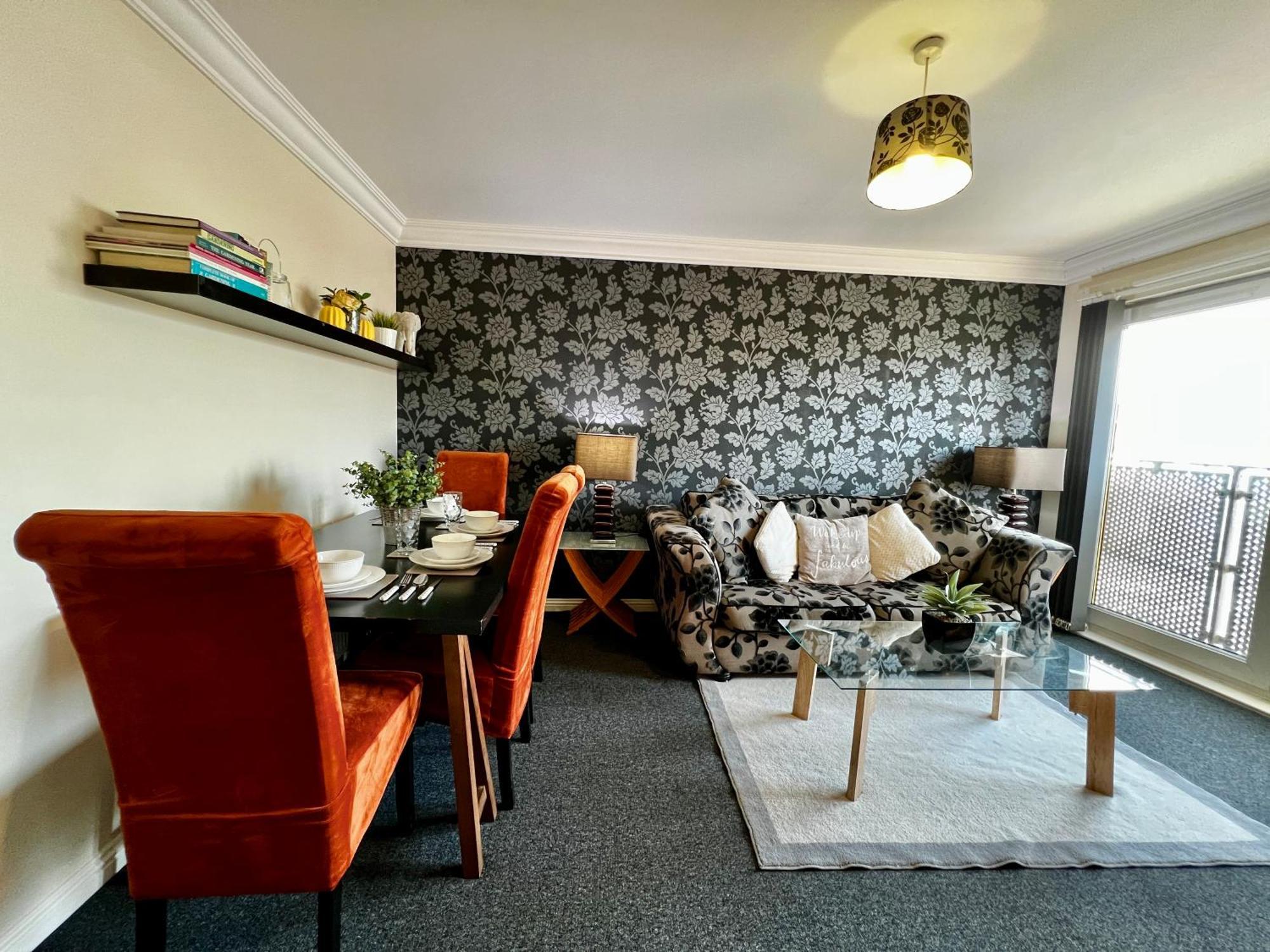 Stylish Modern Flat With Juliet Balcony & Parking Appartement Glasgow Buitenkant foto