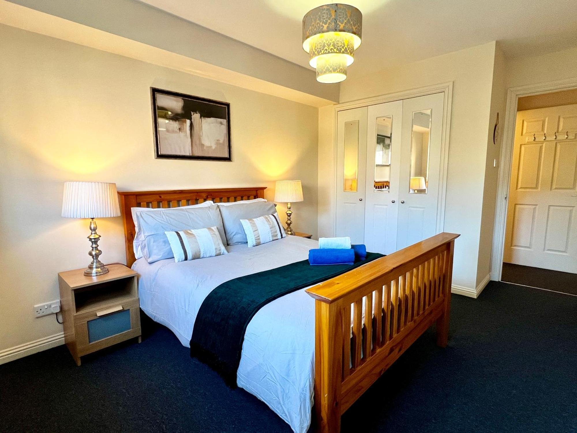 Stylish Modern Flat With Juliet Balcony & Parking Appartement Glasgow Buitenkant foto