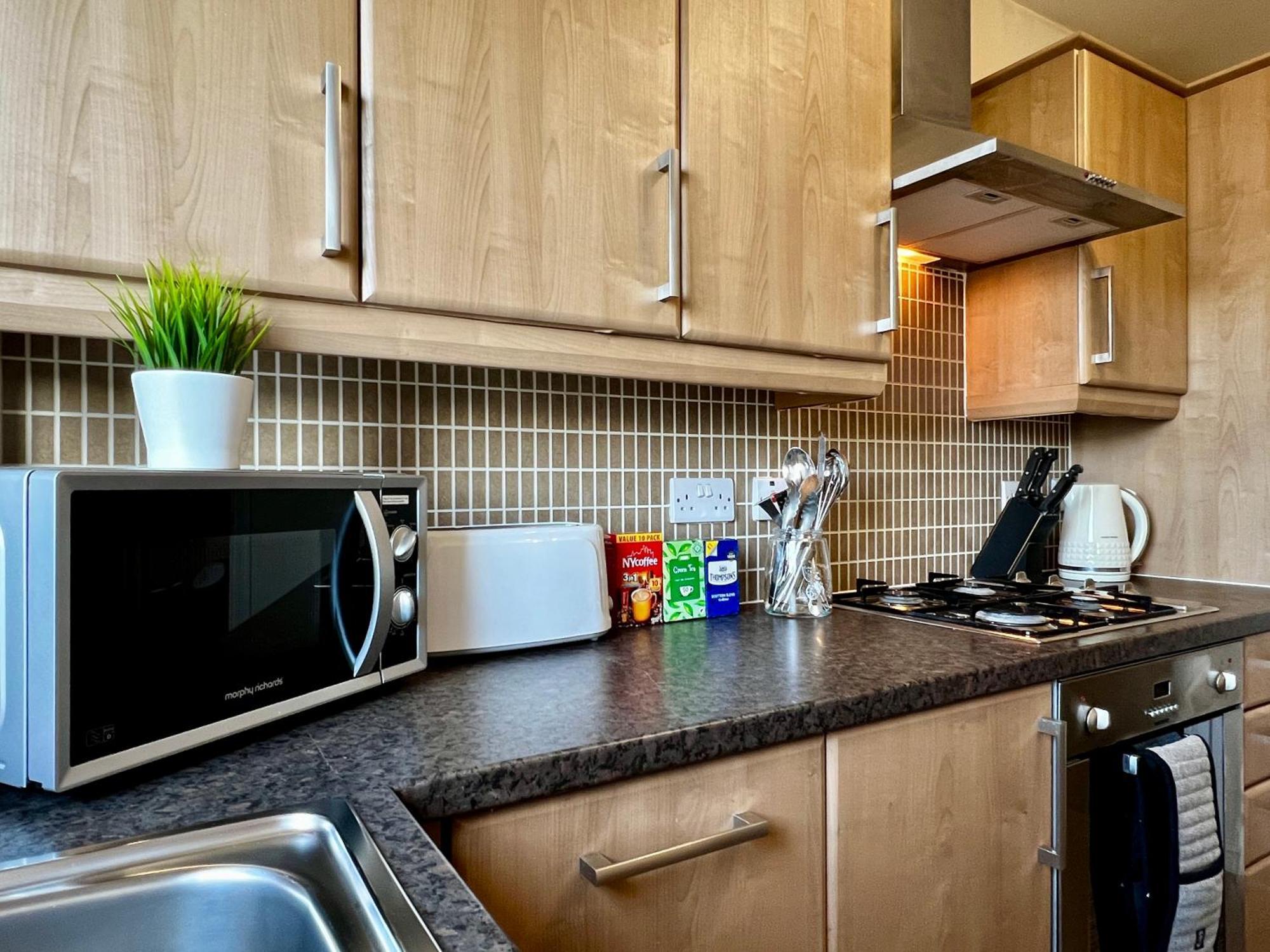 Stylish Modern Flat With Juliet Balcony & Parking Appartement Glasgow Buitenkant foto