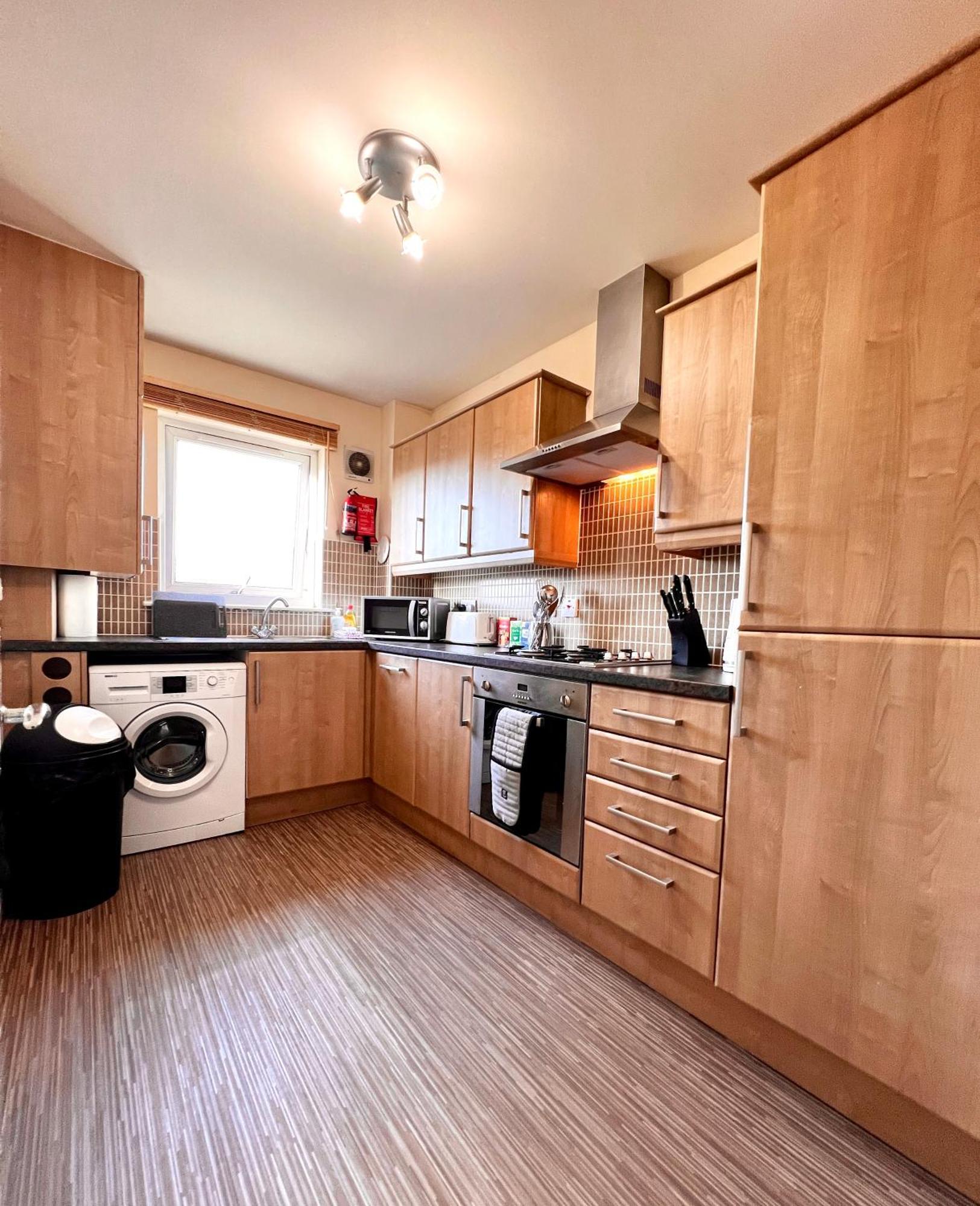 Stylish Modern Flat With Juliet Balcony & Parking Appartement Glasgow Buitenkant foto