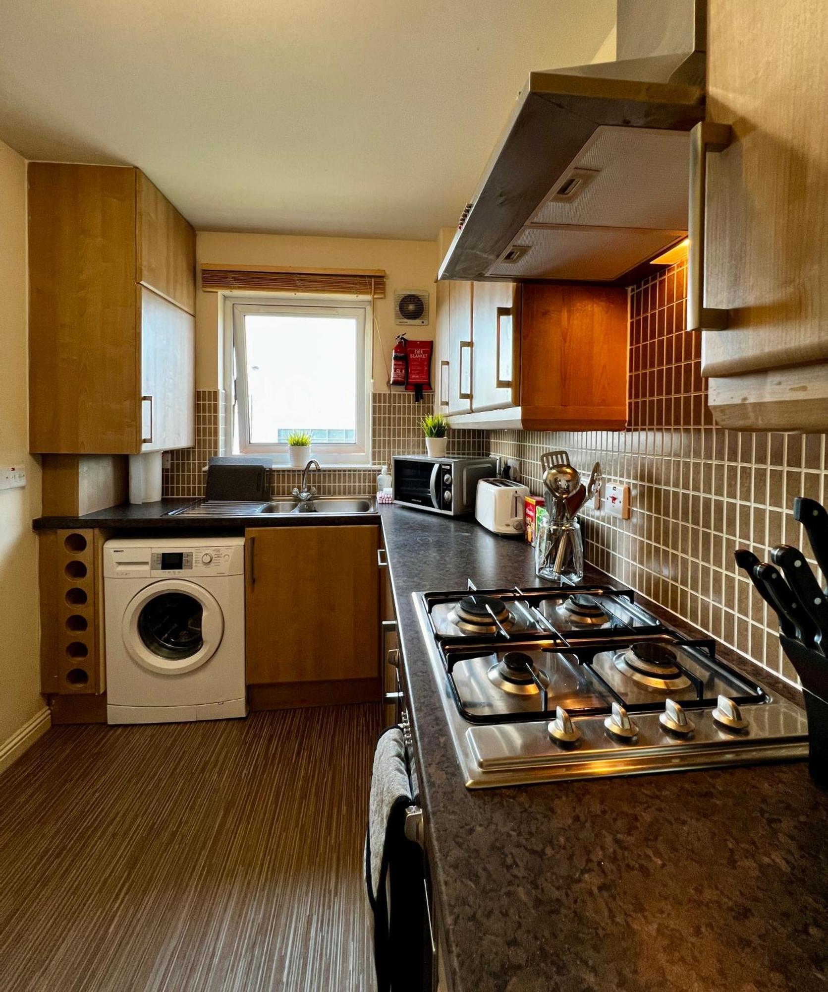 Stylish Modern Flat With Juliet Balcony & Parking Appartement Glasgow Buitenkant foto
