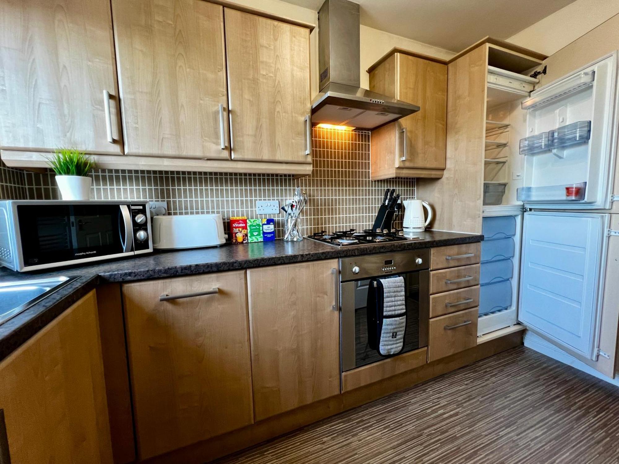 Stylish Modern Flat With Juliet Balcony & Parking Appartement Glasgow Buitenkant foto