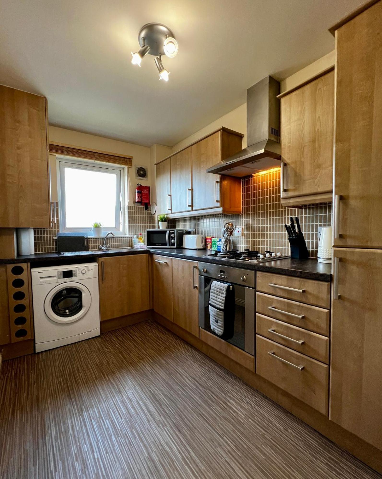 Stylish Modern Flat With Juliet Balcony & Parking Appartement Glasgow Buitenkant foto