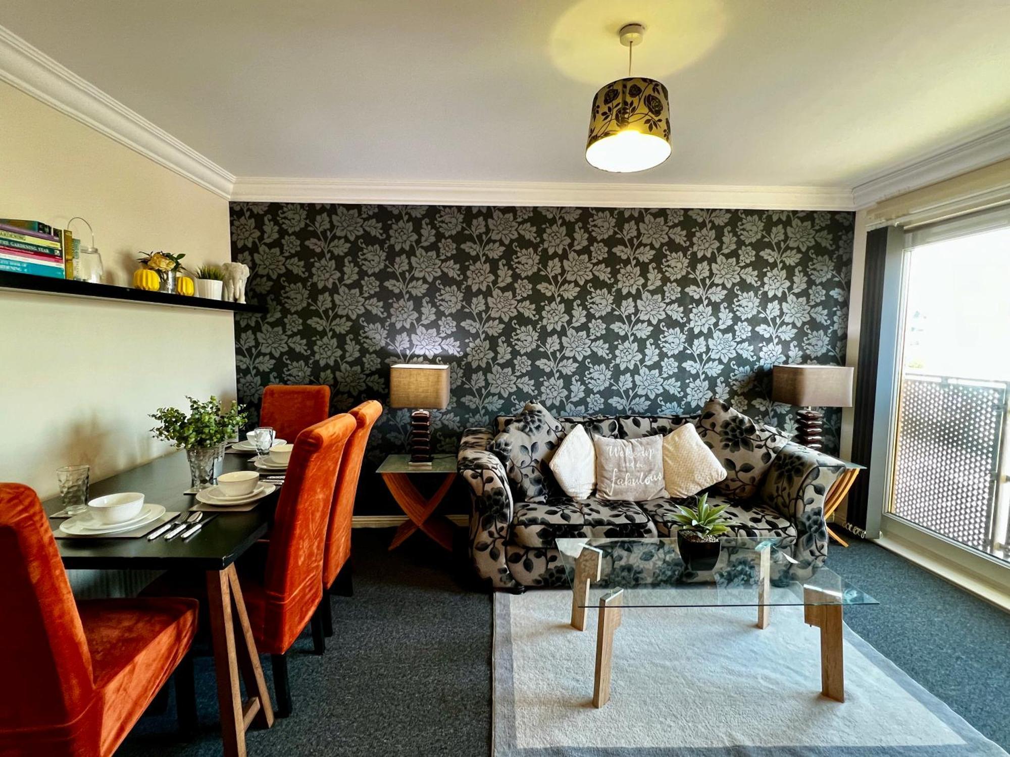 Stylish Modern Flat With Juliet Balcony & Parking Appartement Glasgow Buitenkant foto