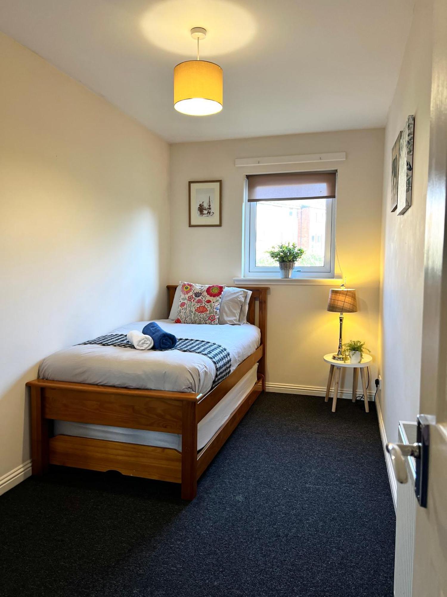 Stylish Modern Flat With Juliet Balcony & Parking Appartement Glasgow Buitenkant foto