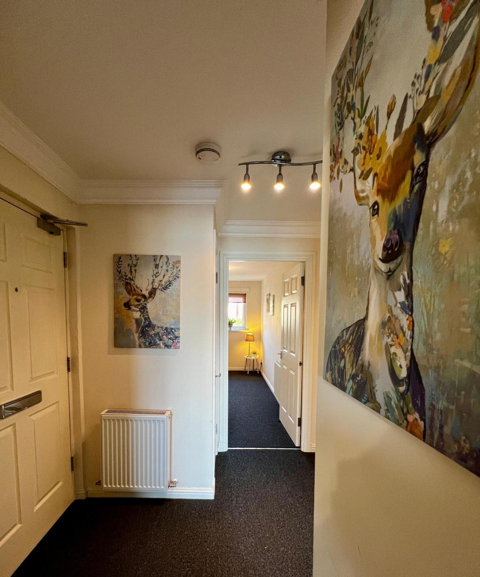 Stylish Modern Flat With Juliet Balcony & Parking Appartement Glasgow Buitenkant foto