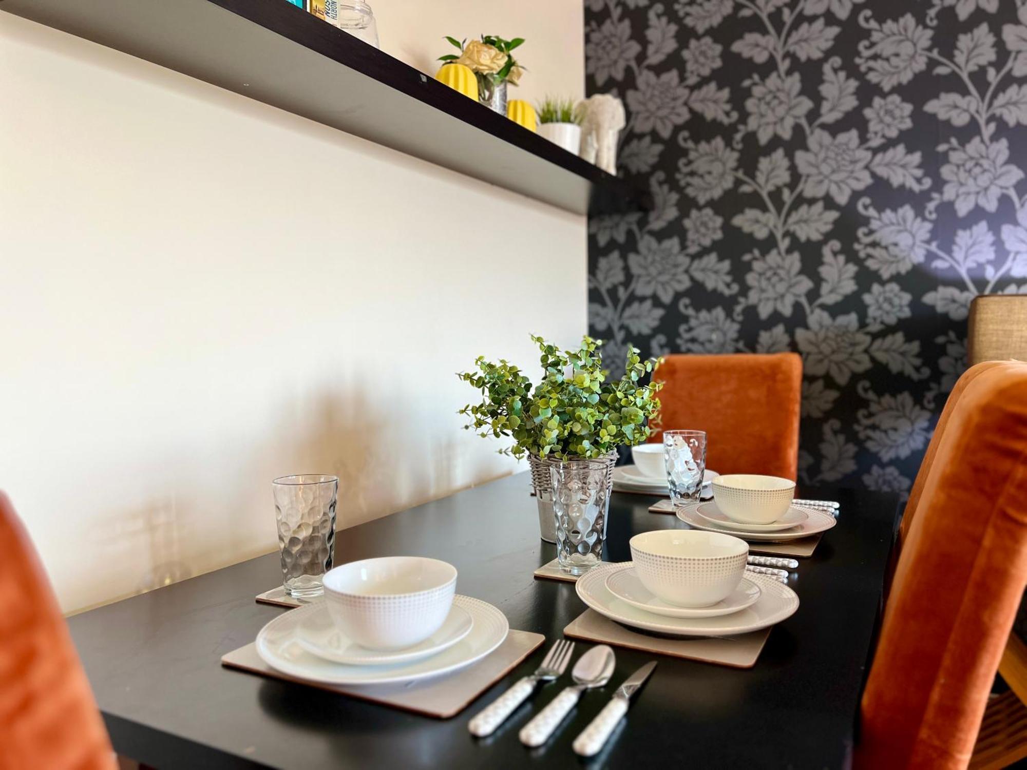 Stylish Modern Flat With Juliet Balcony & Parking Appartement Glasgow Buitenkant foto