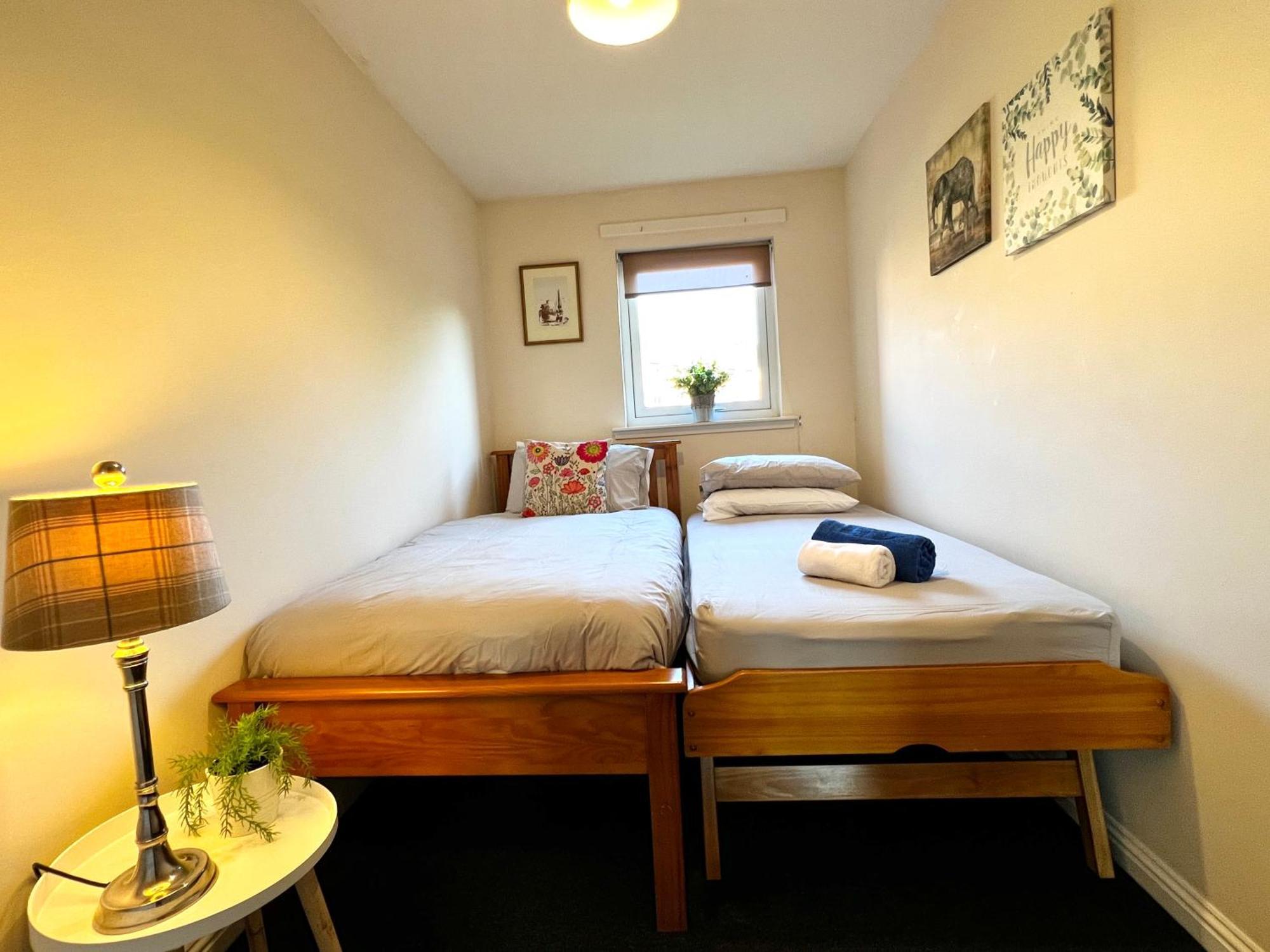 Stylish Modern Flat With Juliet Balcony & Parking Appartement Glasgow Buitenkant foto